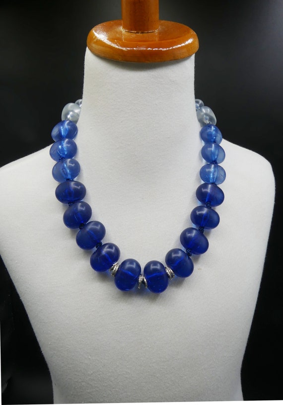 Vintage silver tone & blue Lucite beads necklace - image 8