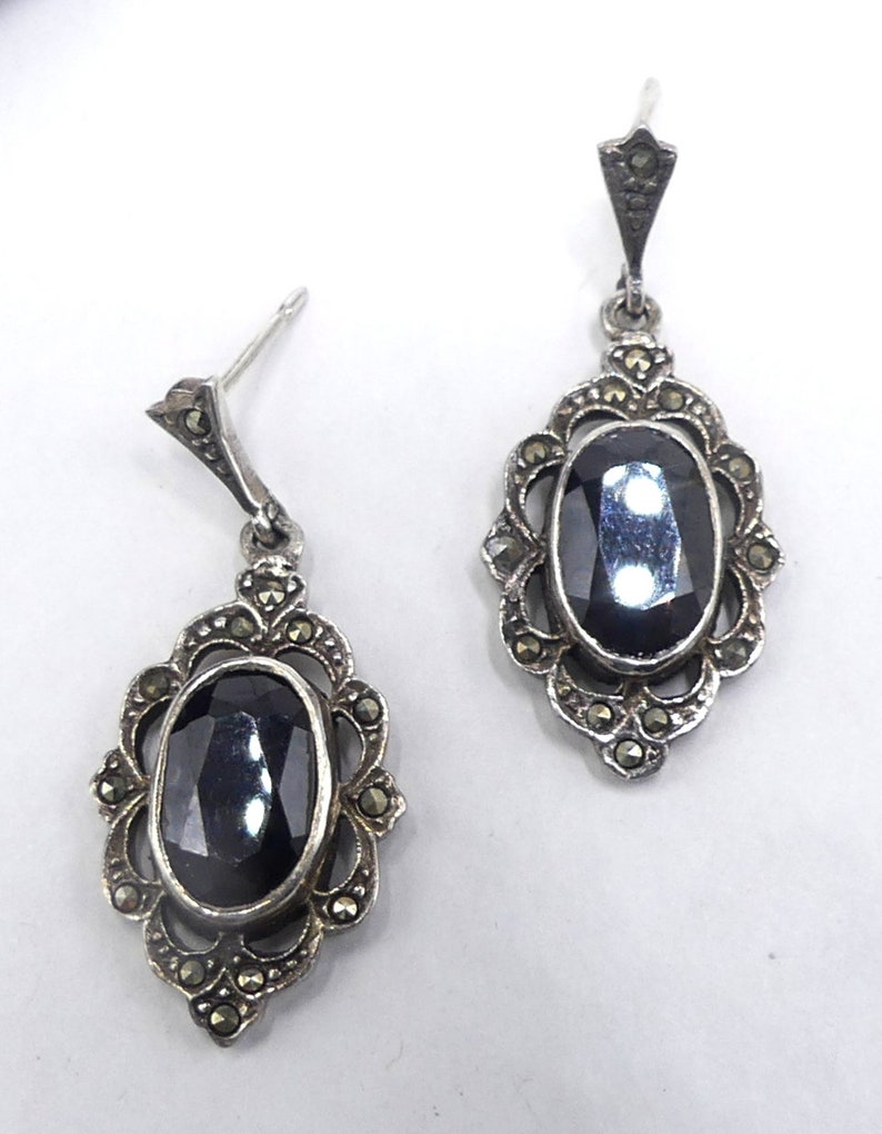 Vintage marked 925 marcasite /& faceted onyx post earrings