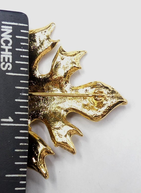 Vintage gold tone &  enamel maple leaf pin/brooch - image 7