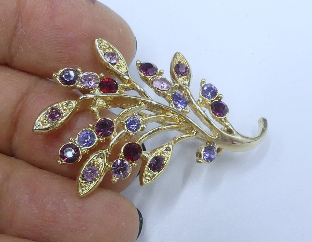 ヴィンテージの丁寧に作られたゴールドトーンとマルチカラーのライン