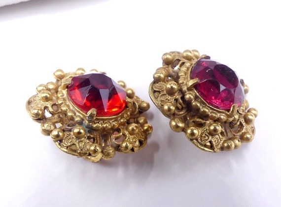 Vintage 40's gold tone & red rhinestone clip earr… - image 2