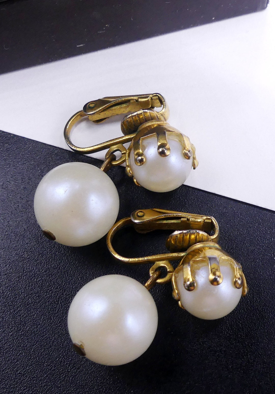 Boucles d'Oreilles Clips en Métal Doré et Imitation Perle 2,8cm / Vintage - Montres & Bijoux