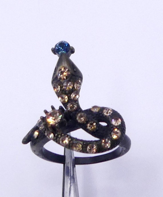 Vintage brass & rhinestone snake ring size 8.5 - image 5