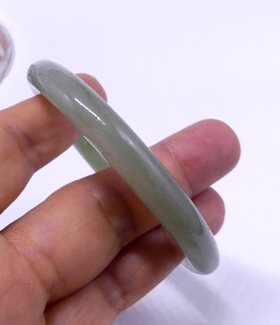 Vintage Chinese light green jade bangle - image 2