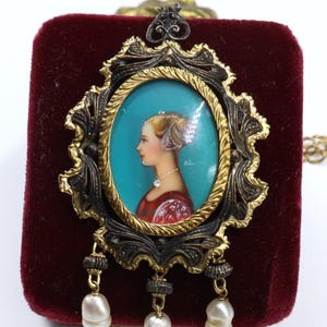 Vintage marked 14k gold and sterling silver link chain & fresh water pearl hand painted lady portrait pendant necklace