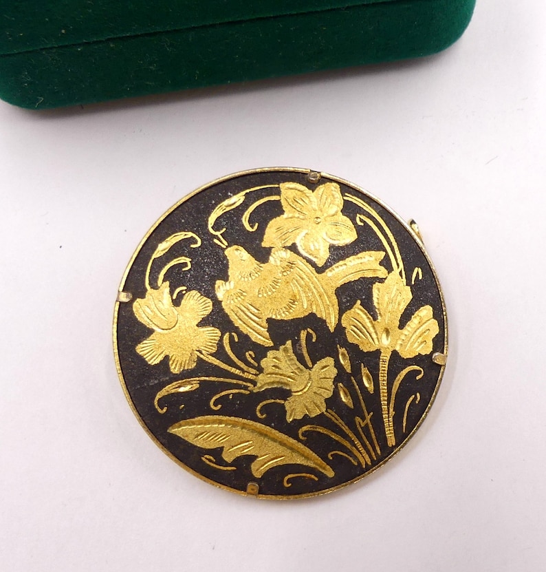 Vintage round damascene gold tone pinbrooch