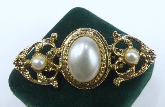 Vintage gold tone & faux pearl cabochon pin brooc… - image 2