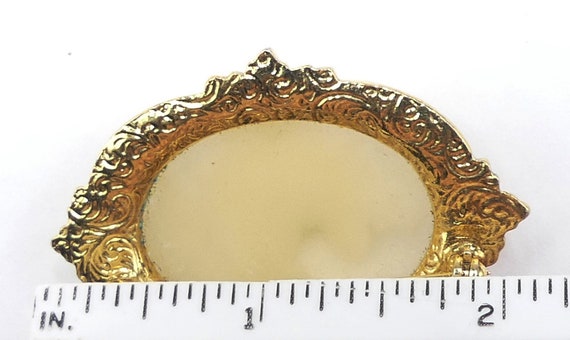 Vintage gold tone & carved faux soapstone  pin/br… - image 7