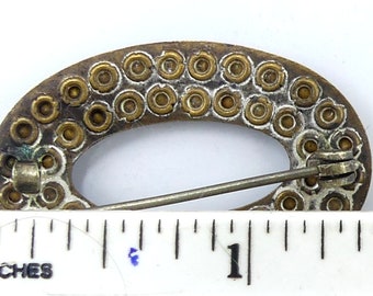 Belle Broche Vintage Ovale Minuscule – Sertie De 6 Strass – Monture En Laiton Ancien – Création élégante