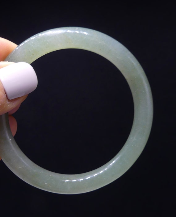 Vintage Chinese light green jade bangle - image 9