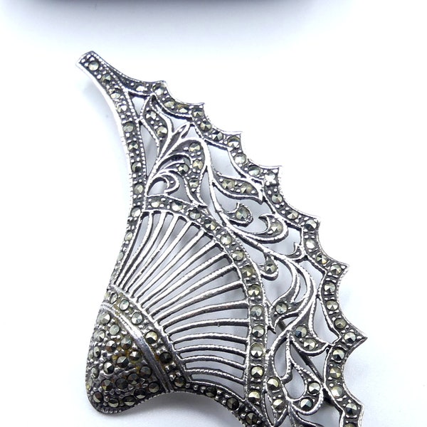 Vintage marked  925 sterling silver marcasite pin brooch