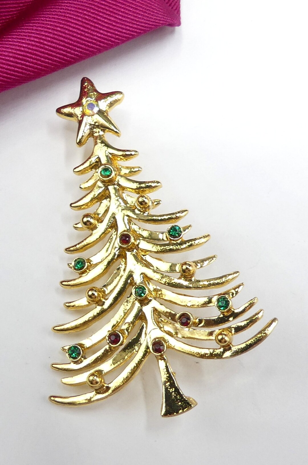Vintage Signed Tancer II Gold Tone & Rhinestone Christmas Tree Pin