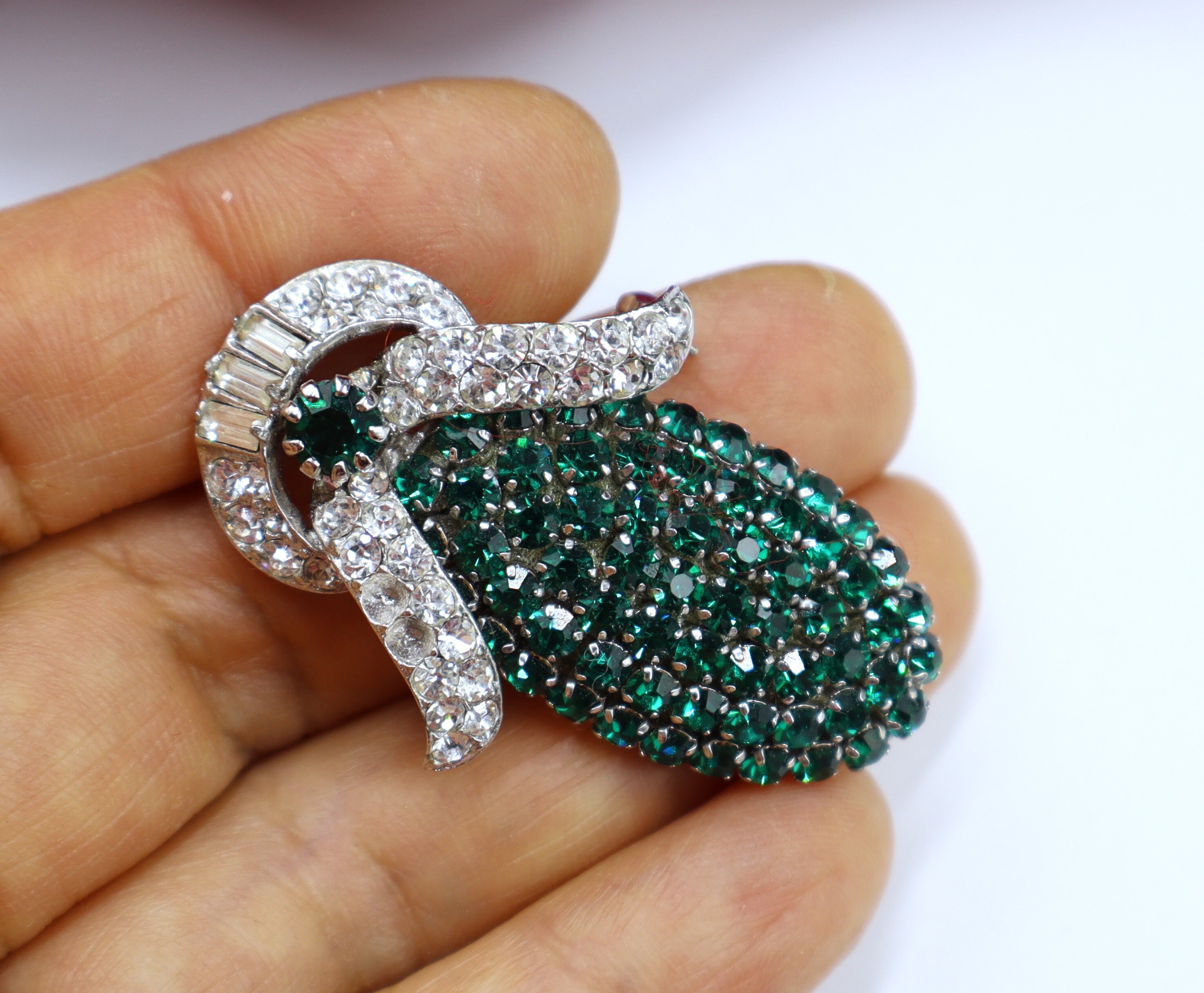 Broche Vintage Argentée Strass Vert - Entrelace Rivière - Made In France, Bon état