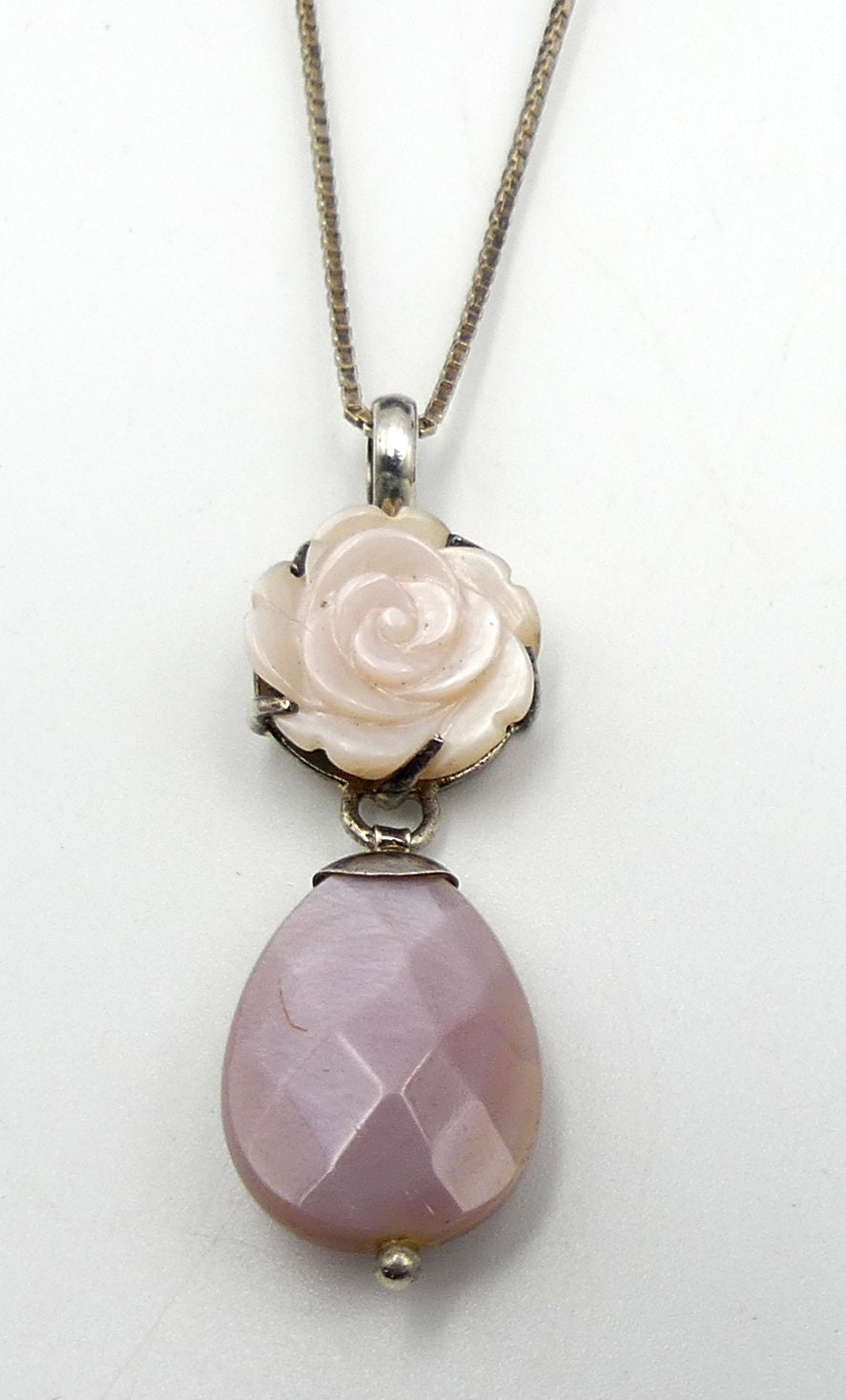 Halskette mit Medaillon Rosa Perlmutt und Markasit Halskette mit Medaillon Rosa Perlmutt und Markasit