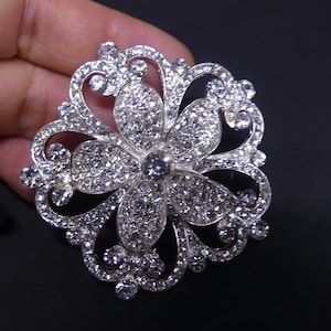 Vintage silver tone & rhinestone flower pin brooch