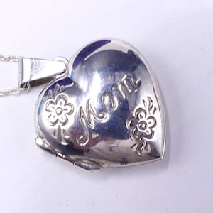 Vintage marked 925 sterling silver & engraving Mom heart locket pendant necklace