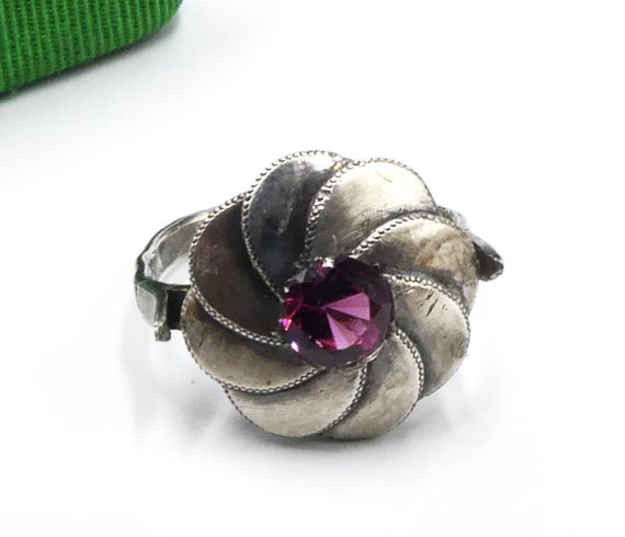 Vintage unmarked sterling silver & garnet ring si… - image 3