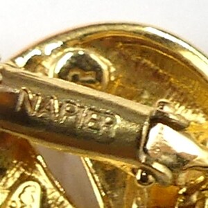 Vtg Napier Signed Gold Tone Screw Back Earrings main image 0