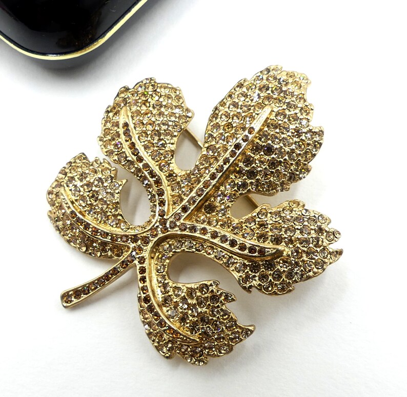 Vintage Carolee lee gold tone leaf w rhinestone brooch pendant