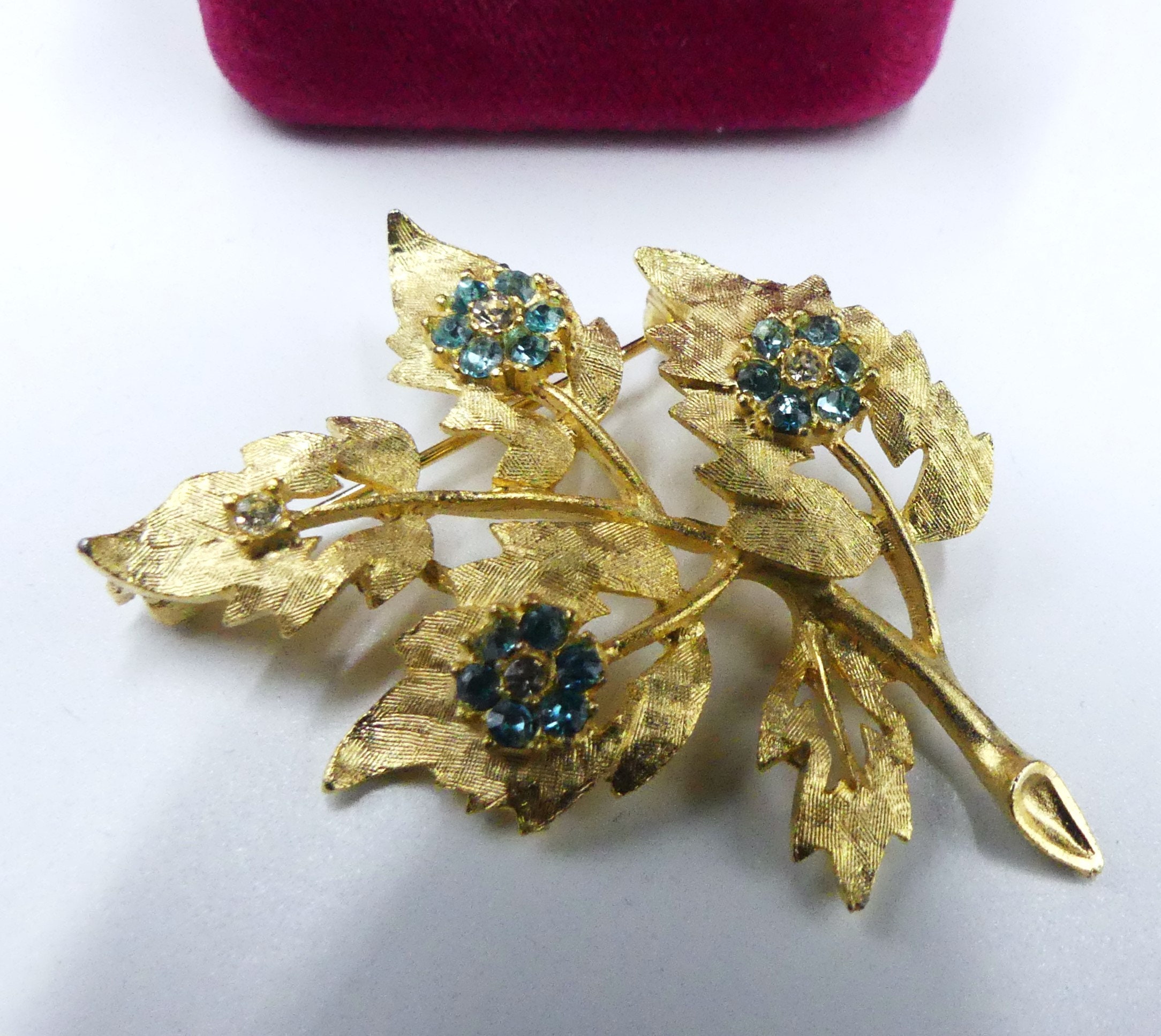Broche Vintage Fantaisie Années 60 - Strass Bleus, Occasion Avec Son Charme D'antan