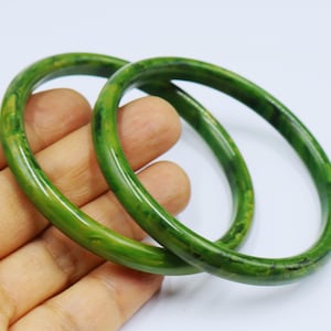 Vintage pair 20&#39;s green marbled Bakelite bangles simichrome tested