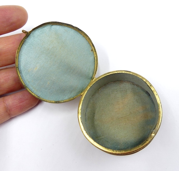 Antique gold tone enamel round pillbox - image 8