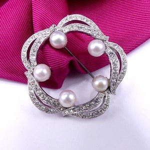 Vintage well made silver tone & clear rhinestone faux pearl flower pin brooch