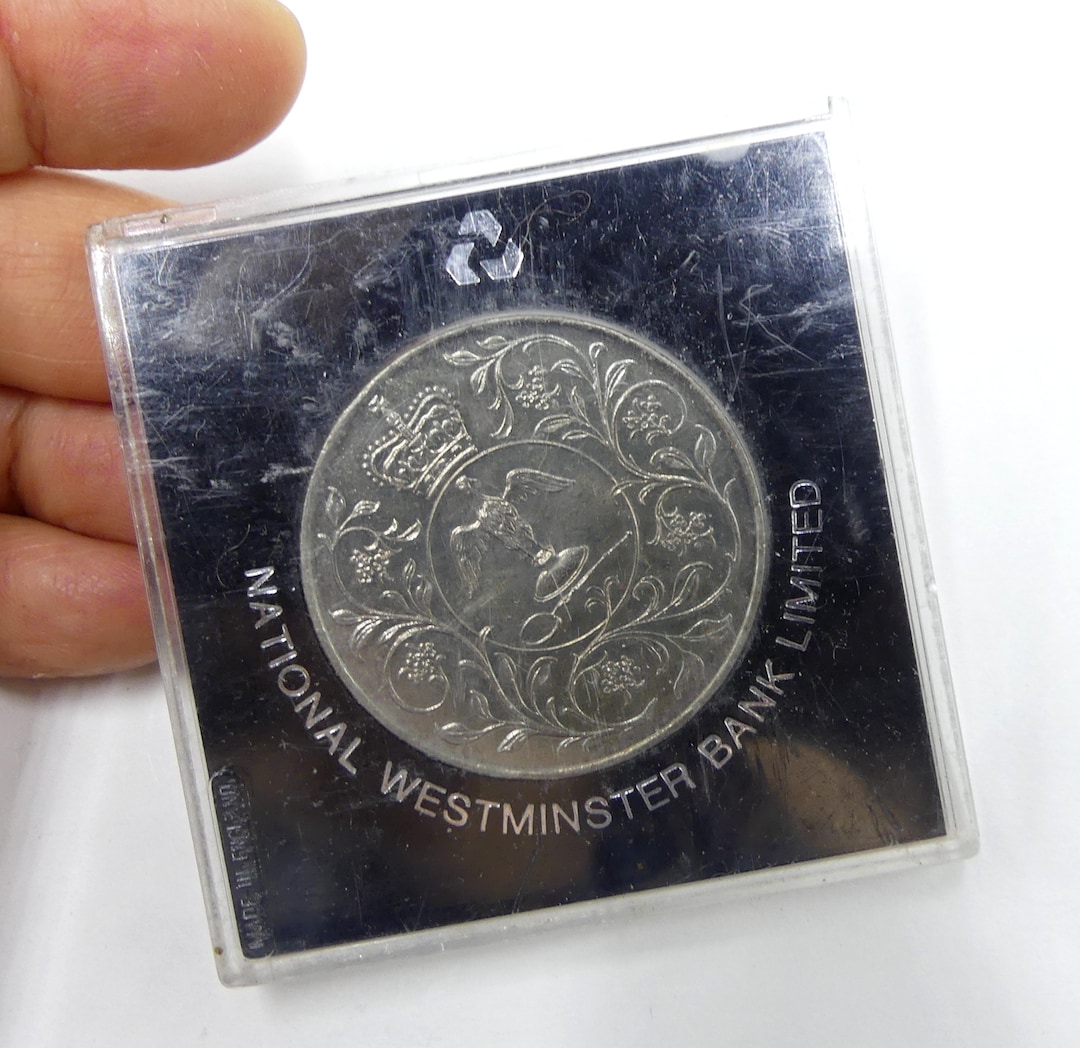 Vintage Coin Commemorative Rare Queen Elizabeth II Dg.reg Fd