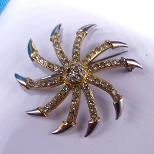Vintage gold tone & rhinestone pin brooch