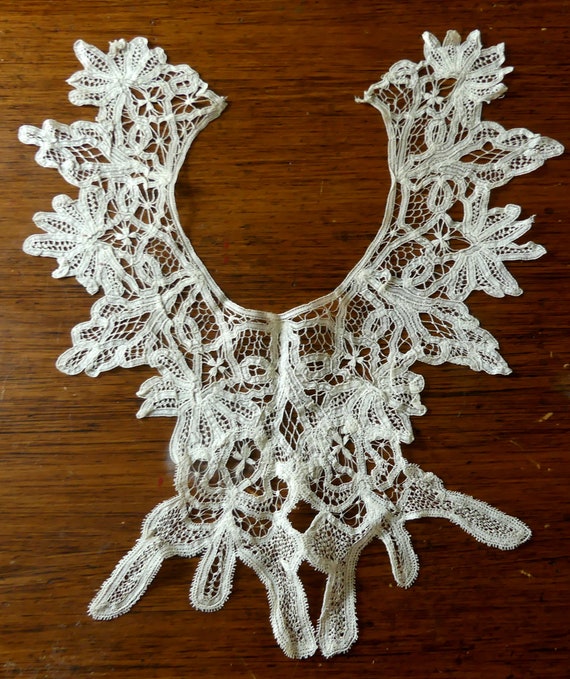 Antique 19th C lace collar ( B)