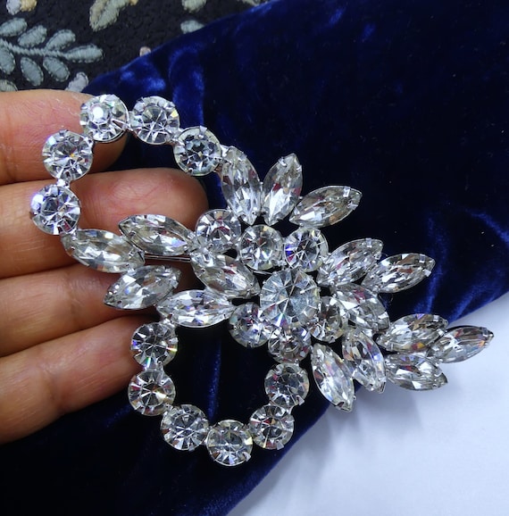 Broche Vintage Métal Argenté Avec Strass - Signée NR - Taille XXL - Style Art Déco