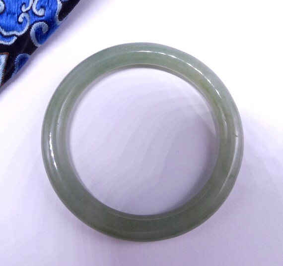 Vintage Chinese light green jade bangle - image 4