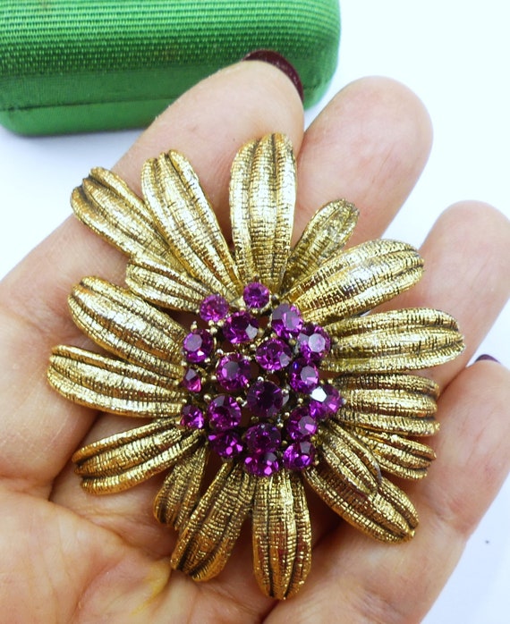 Vintage large gold tone & fuchsia rhinestone flow… - image 4