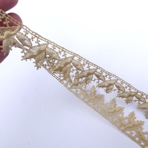 Vintage 30’s lace trim 49” x 1”