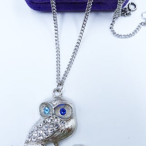 Vintage silver tone & blue rhinestone owl pendant necklace