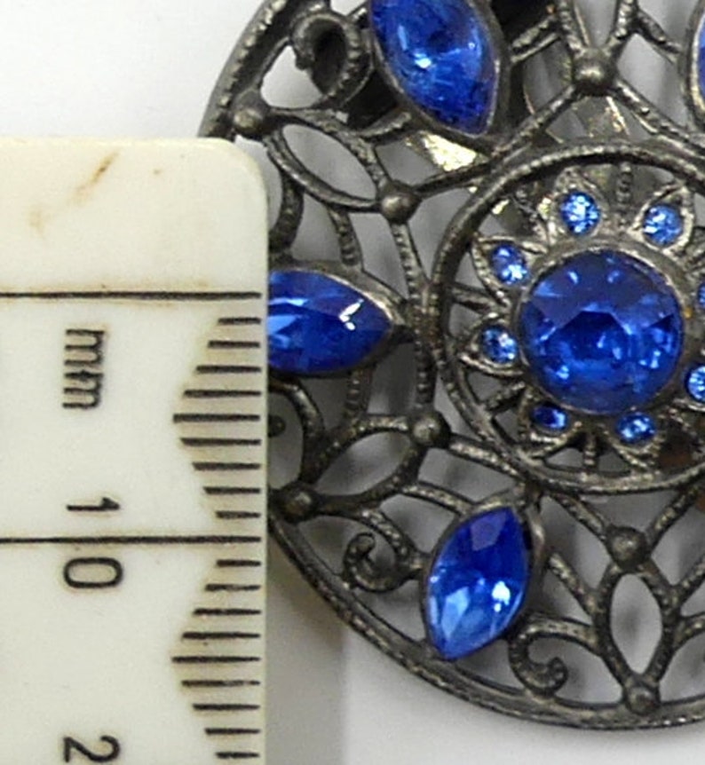 Vintage silver tone /& blue rhinestone clip