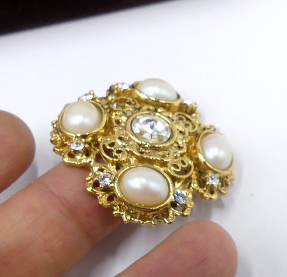 Vintage signed Avante gold tone faux pearl and rh… - image 2