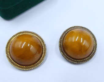 Vintage 60's gold tone & dome Bakelite button clip on earrings