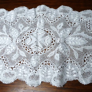 Antique handmade Bedfordshire placemat color ecru