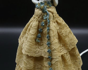 Antique porcelain half doll table lamp 10”