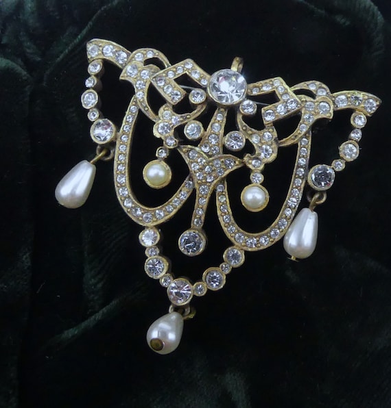 Vintage Signed Cadoro Gold Tone Faux Pearl Imperial Style Pendant