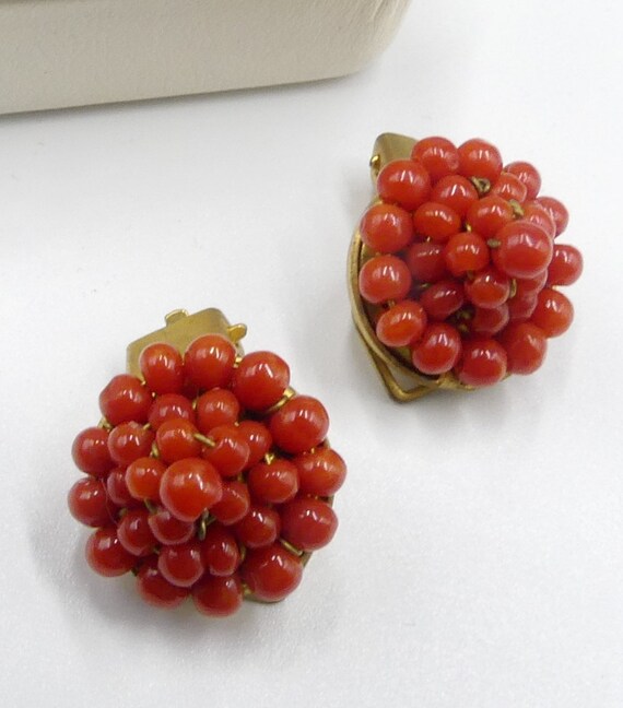 Vintage brass natural coral beads clip earrings - image 2