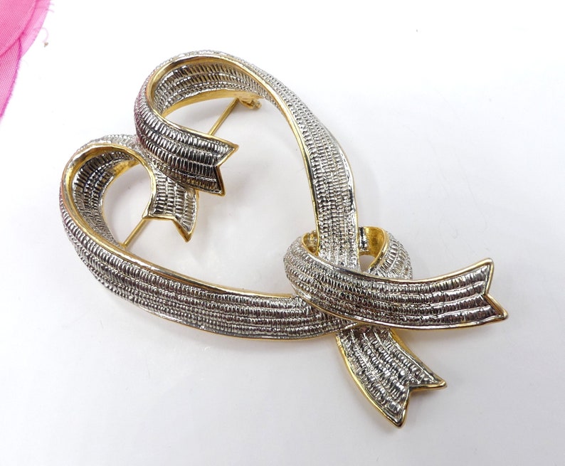 Vintage two tone bow pibrooch