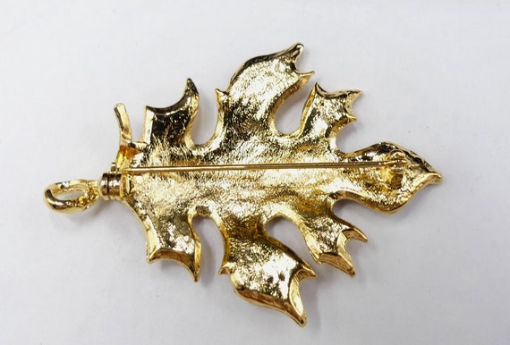 Vintage gold tone &  enamel maple leaf pin/brooch - image 5