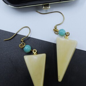 Vintage gold tone faux turquoise & triangle shape resin hoop earrings