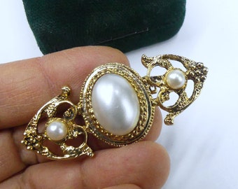 Broche vintage dorée et cabochon en perles synthétiques 12