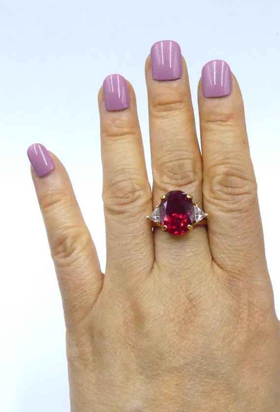 Vintage gold tone & clear/red glass ring size 10