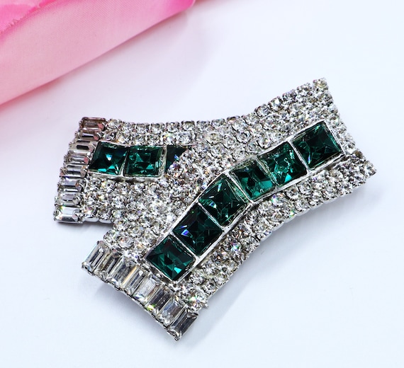 Vintage MMA style silver tone green rhinestone brooch