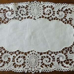 Antique Italy linen & needle work small oval placemat