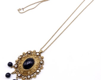 Vintage Celebrity Gems gold tone & black beads pendant necklace